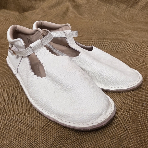 Monkey Feet White T-Strap Leather Mary Janes - Picture 5 of 6